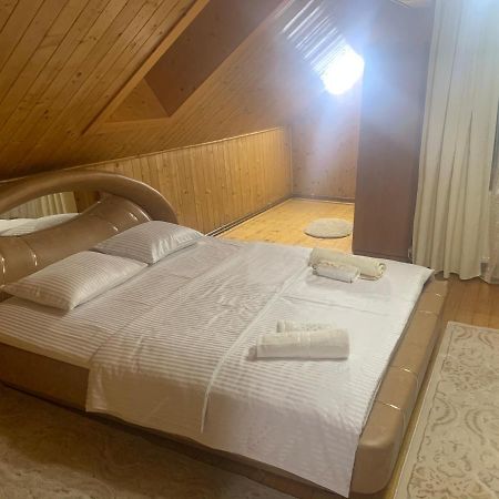 Rustic Apartament Moisei Bagian luar foto